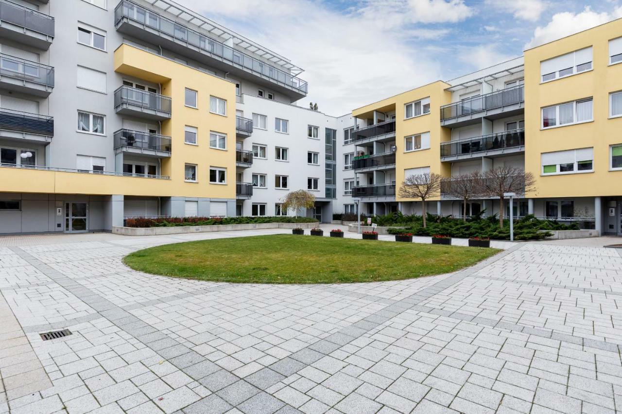 Brzask By Renters Apartment Posen